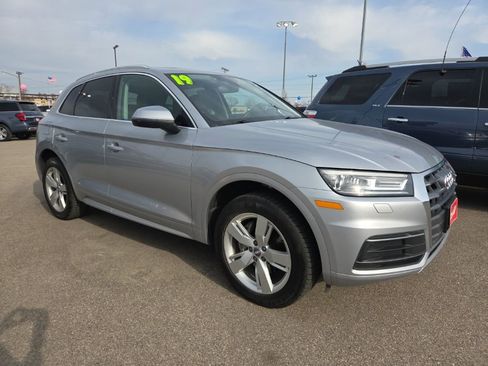 Used 2019 Audi Q5 2.0T Premium w/ Convenience Package image 3