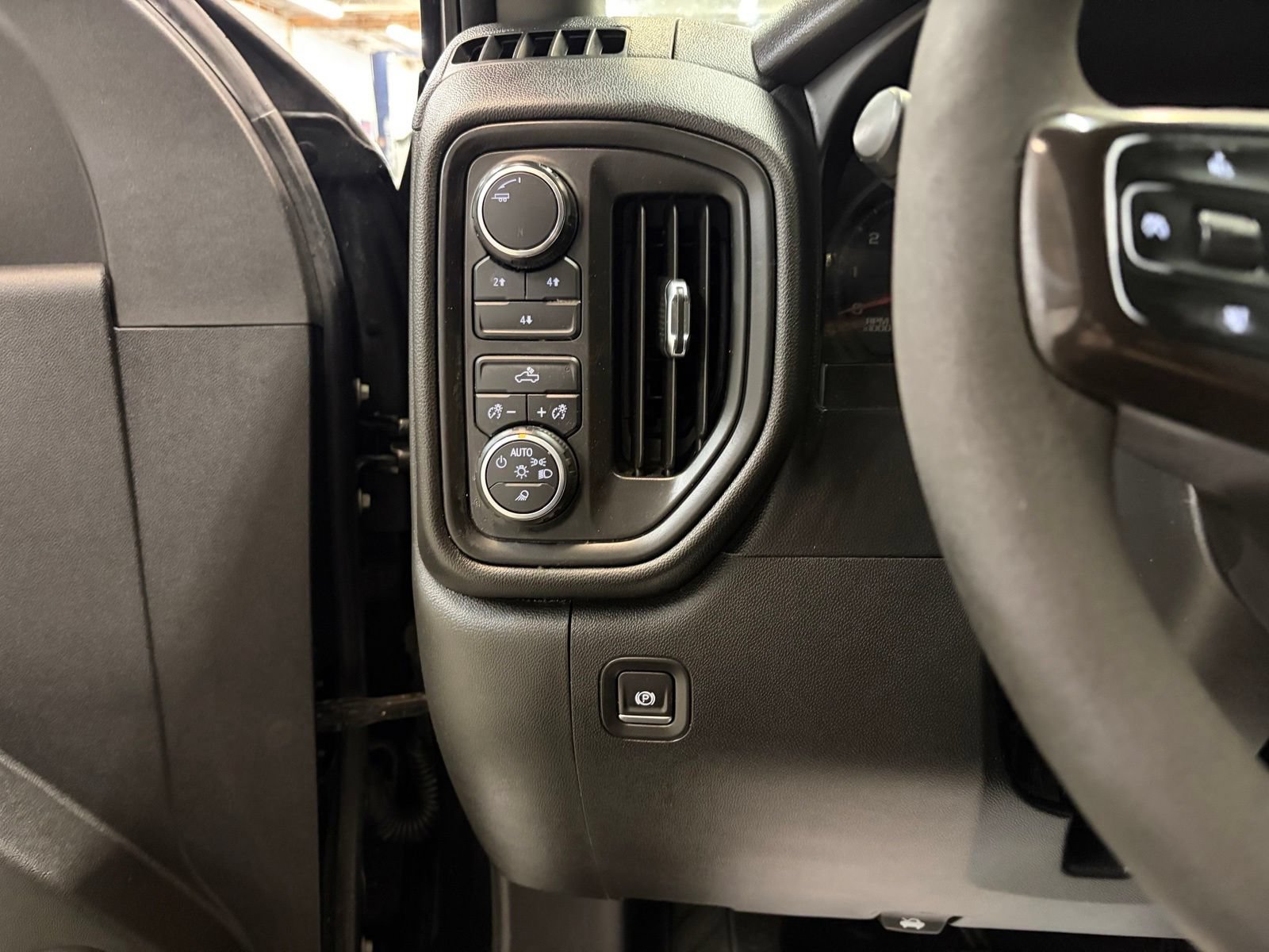 Used 2020 Chevrolet Silverado 2500 Custom w/ Custom Value Package AWD/4WD image 16