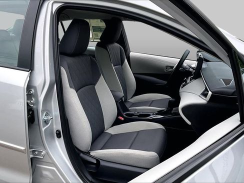 Certified 2025 Toyota Corolla LE FWD image 8