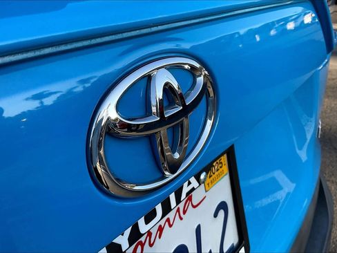 Used 2021 Toyota RAV4 LE image 28