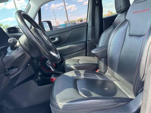 Used 2018 Jeep Renegade Trailhawk AWD/4WD image 20