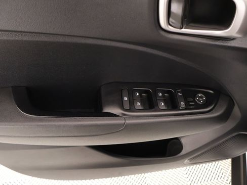 Used 2025 Hyundai Venue SEL FWD image 15