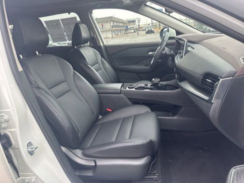 Used 2023 Nissan Rogue SV w/ SV Premium Package image 22