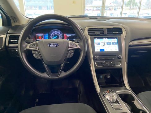 Used 2018 Ford Fusion SE w/ Fusion SE Technology Package image 18