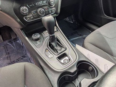 Used 2019 Jeep Cherokee Latitude w/ Popular Appearance Group AWD/4WD image 17