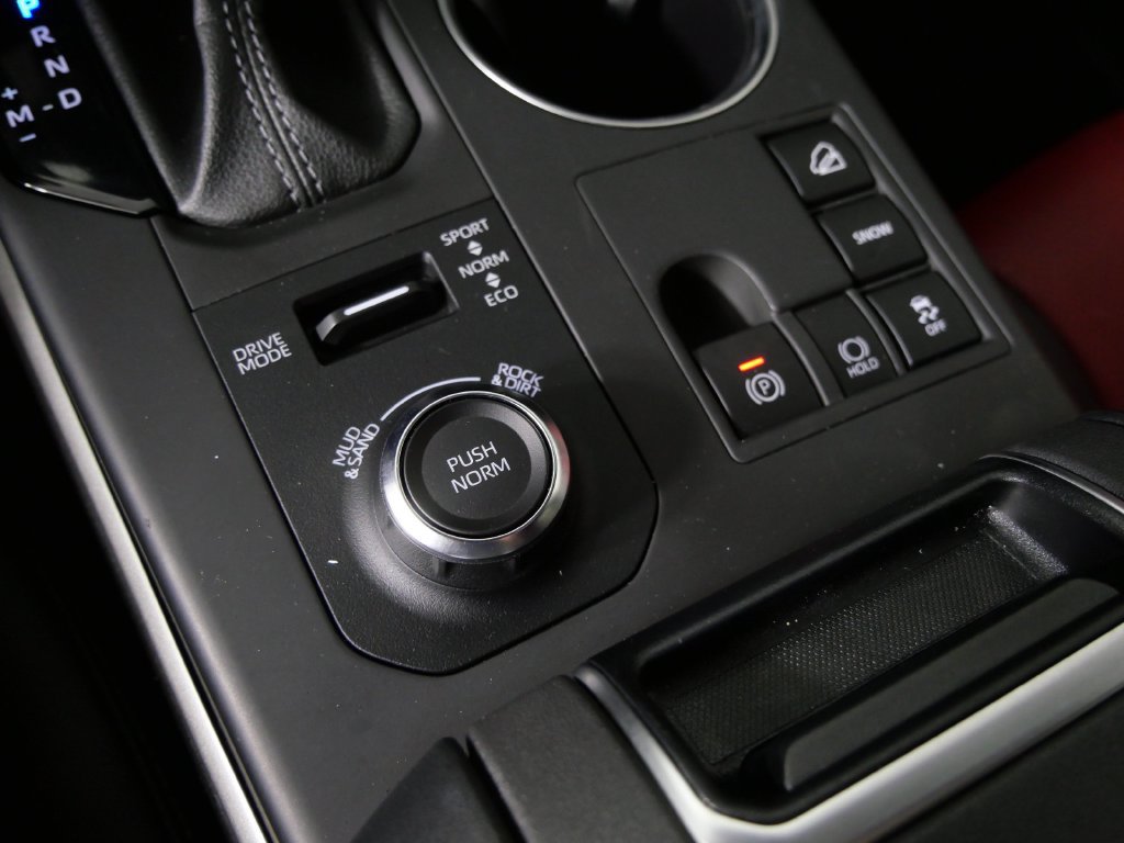Used 2024 Toyota Highlander Limited AWD/4WD image 25
