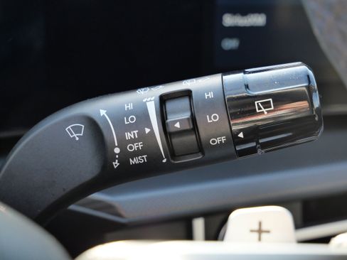 Certified 2025 Hyundai Santa Fe SEL image 33