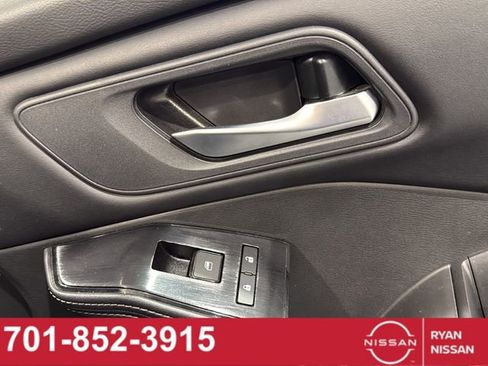 Certified 2025 Nissan Rogue SV image 38