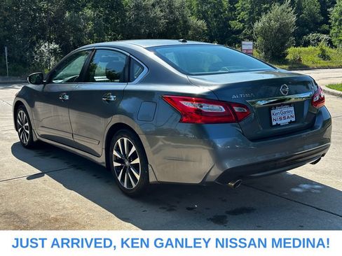 Used 2016 Nissan Altima 2.5 SL w/ Moonroof Package FWD image 5