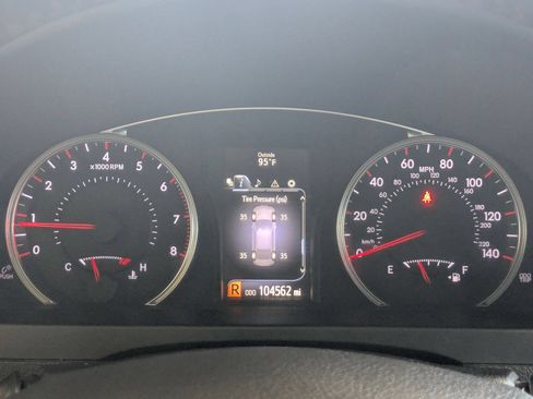 Used 2017 Toyota Camry SE w/ Moonroof Package FWD image 14
