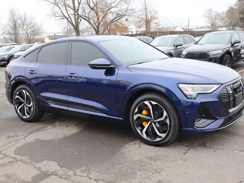 Used 2022 Audi e-tron Premium Plus w/ Premium Plus Package image 3