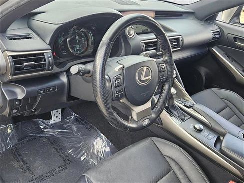 Used 2019 Lexus IS 300 AWD image 10
