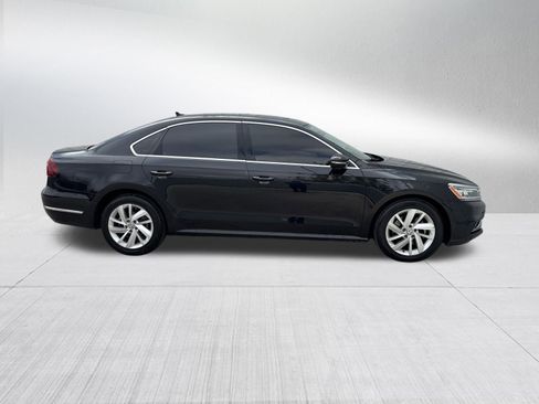 Used 2018 Volkswagen Passat 2.0T SE w/ SE Lighting Package image 5