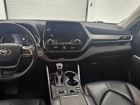 Used 2024 Toyota Highlander XLE image 31