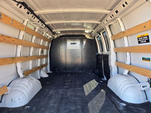 Used 2022 GMC Savana 2500 w/ Driver Convenience Package image 12