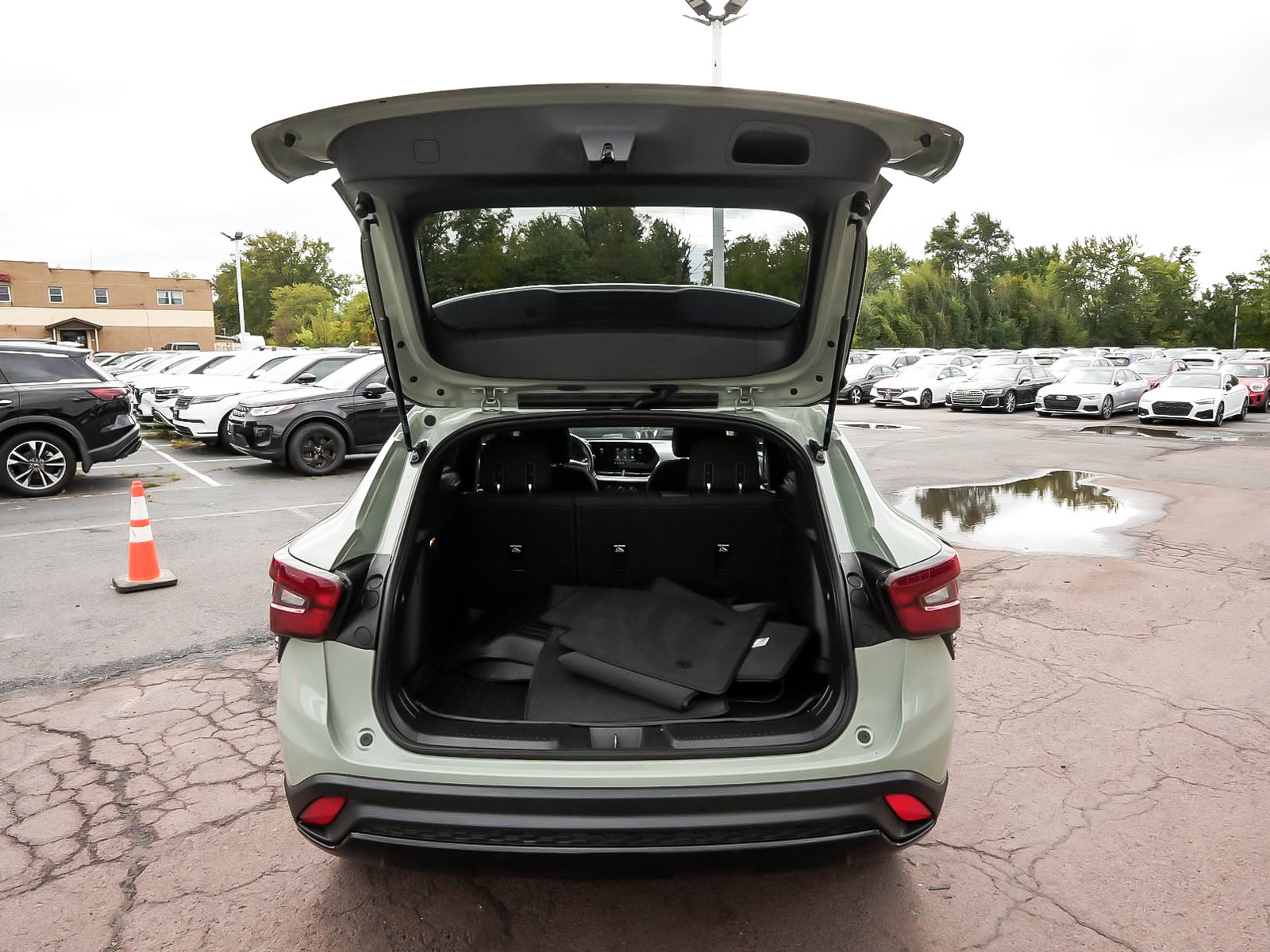 Used 2024 Chevrolet Trax RS w/ Driver Confidence Package FWD image 45