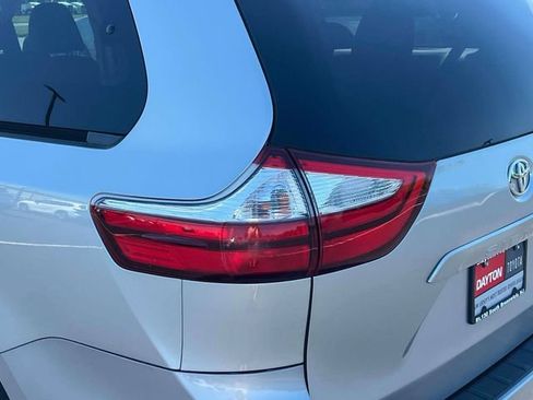 Used 2017 Toyota Sienna XLE w/ XLE Navigation Package FWD image 9