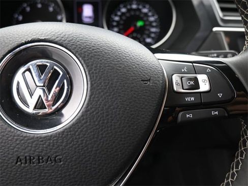 Used 2021 Volkswagen Tiguan SE image 28