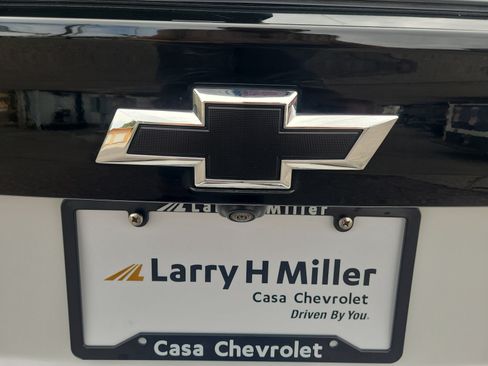Used 2023 Chevrolet Bolt EUV LT w/ Convenience Package FWD image 16