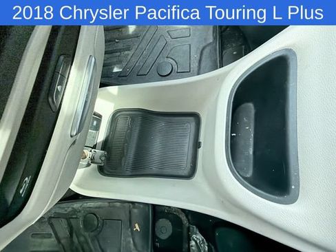 Used 2018 Chrysler Pacifica Touring-L Plus w/ Tire & Wheel Group FWD image 2