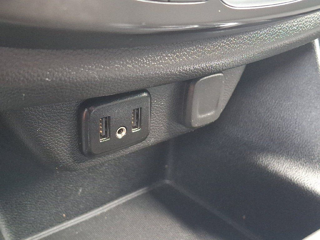 Certified 2021 Chevrolet Traverse LT FWD image 26