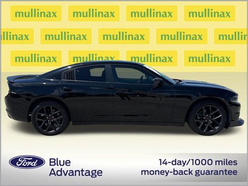Used 2021 Dodge Charger SXT w/ Blacktop Package RWD image 2