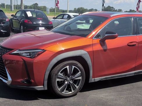Used 2019 Lexus UX 200 w/ Accessory Package 2 FWD image 4