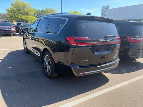 Used 2024 Chrysler Pacifica Pinnacle AWD/4WD image 5