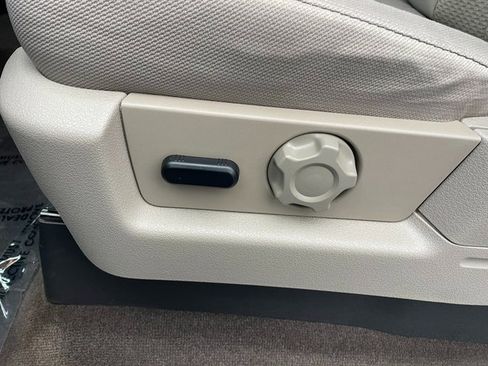 Used 2010 Ford F150 XLT image 14