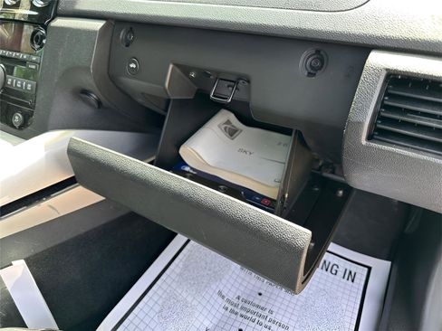 Used 2008 Saturn Sky w/ Weekend Getaway Package image 21