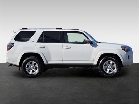 Used 2024 Toyota 4Runner SR5 Premium image 7