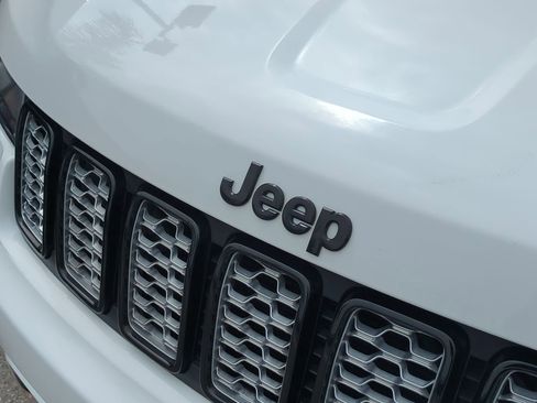 Used 2018 Jeep Grand Cherokee Altitude RWD image 31