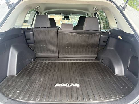 Used 2022 Toyota RAV4 LE FWD image 8
