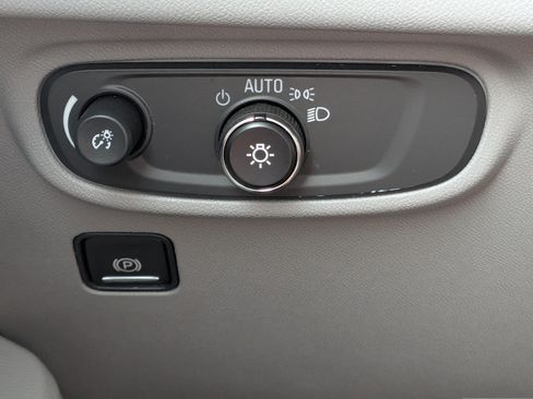 Certified 2022 GMC Terrain SLE w/ Driver Convenience Package FWD image 23