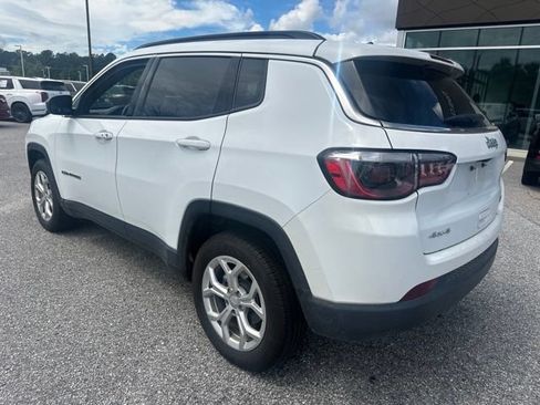 Used 2024 Jeep Compass Latitude AWD/4WD image 12