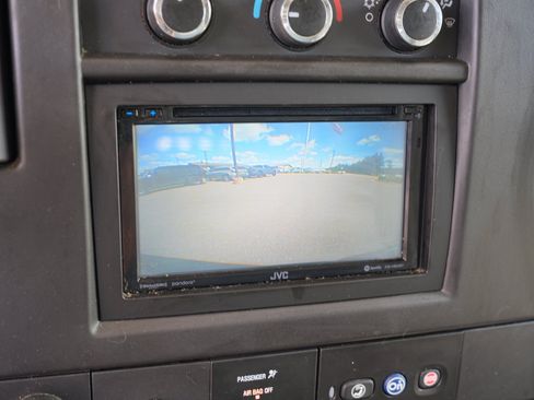 Used 2018 Chevrolet Express 2500 RWD image 26