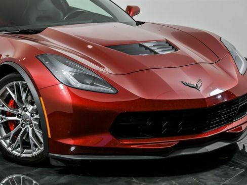 Used 2015 Chevrolet Corvette Z06 w/ 2LZ Preferred Equipment Group image 2