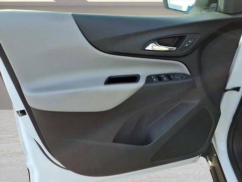 Used 2021 Chevrolet Equinox LS image 13