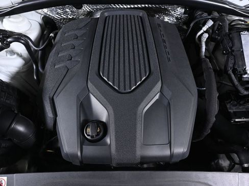 Certified 2022 Porsche Macan AWD/4WD image 27