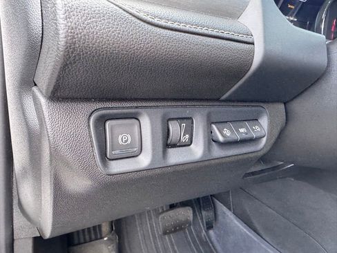 Used 2023 GMC Acadia SLT w/ Elevation Edition AWD/4WD image 16