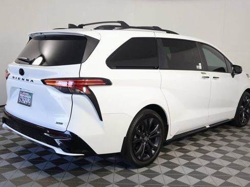 Used 2026 Toyota Sienna XSE FWD image 3