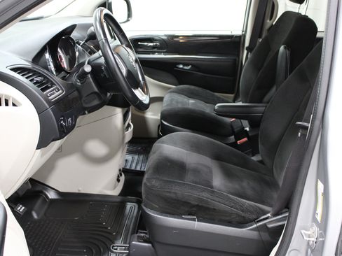Used 2017 Dodge Grand Caravan SE w/ Power Window Group FWD image 3