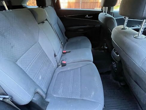 Used 2019 Kia Sorento LX w/ LX Convenience Package image 29