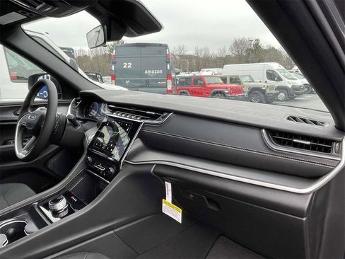 New 2025 Jeep Grand Cherokee Laredo X image 15