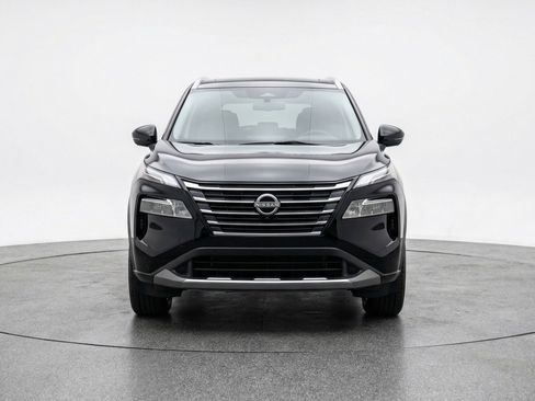 Used 2025 Nissan Rogue SV AWD/4WD image 2