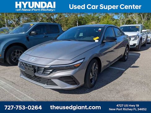 Used 2025 Hyundai Elantra Sport image 1
