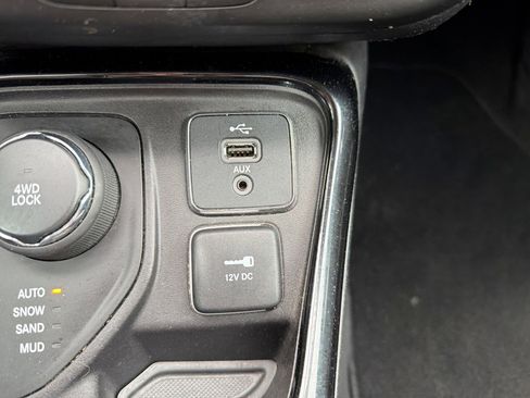Used 2018 Jeep Compass Limited AWD/4WD image 32