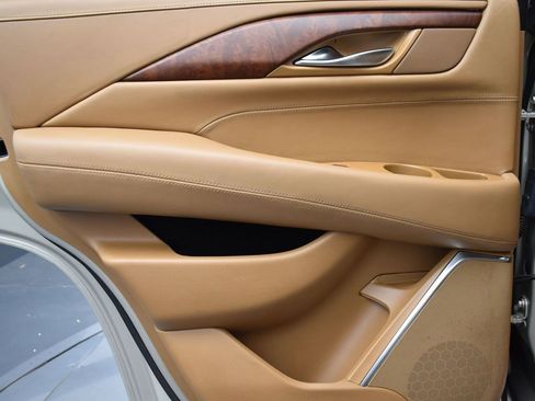 Used 2017 Cadillac Escalade Platinum image 25