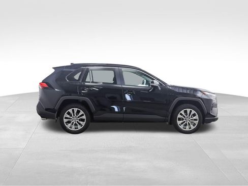 Used 2023 Toyota RAV4 XLE Premium image 6