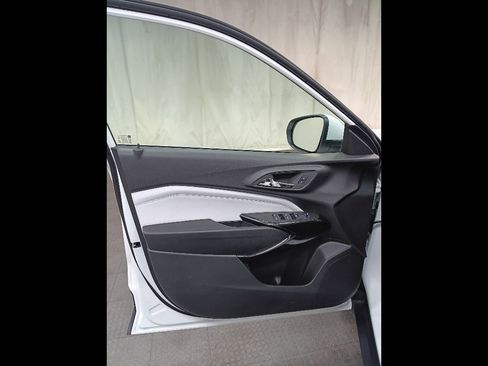 New 2026 Chevrolet Trax LT w/ Sunroof Package FWD image 18